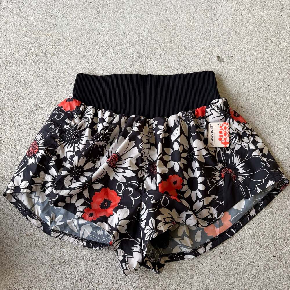 FP Movement by Free People Carpe Diem Shorts in Tuxedo Daisy Print